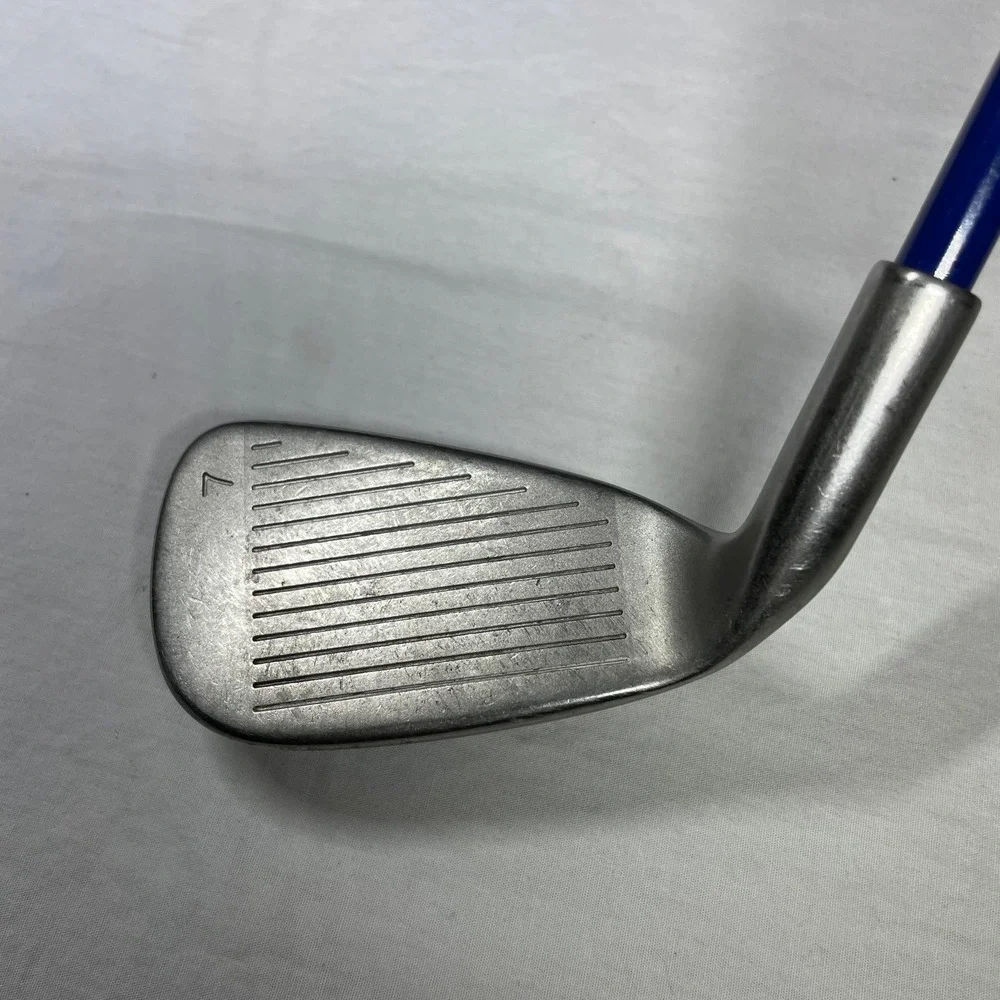 Ping Moxie RH Junior 7-Iron, Y-Flex Ping Moxie graphite shaft,‎ Ping grip.